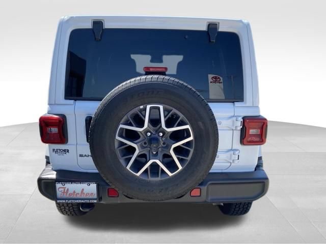 Used 2025 Jeep Wrangler Unlimited Sahara AWD/4WD image 3