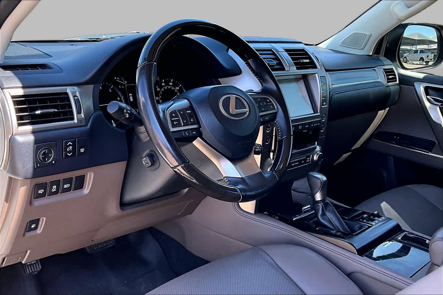 Used 2020 Lexus GX 460 Premium w/ Premium Package AWD/4WD image 17