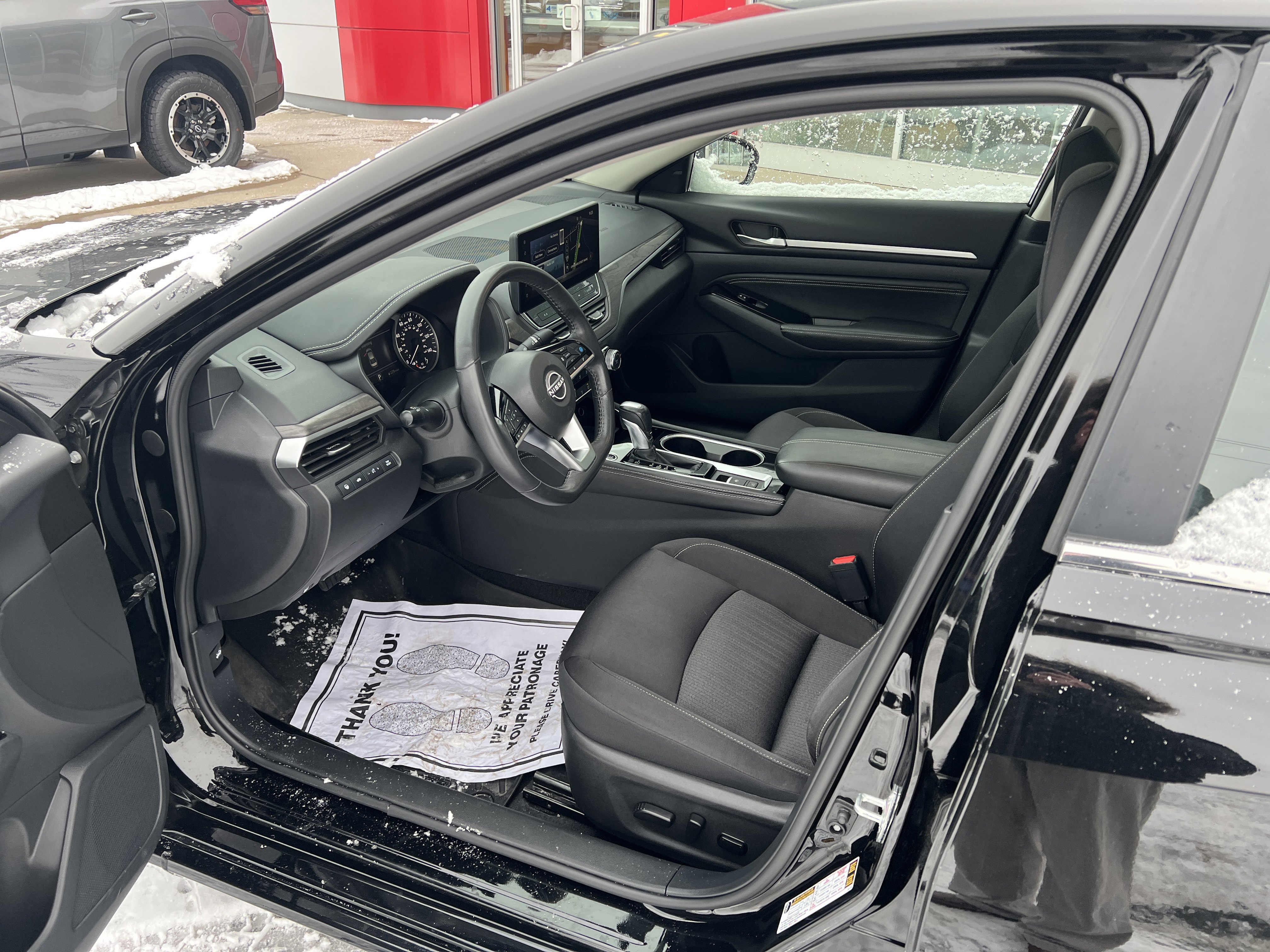 Certified 2023 Nissan Altima 2.5 SV w/ SV Premium Package image 3