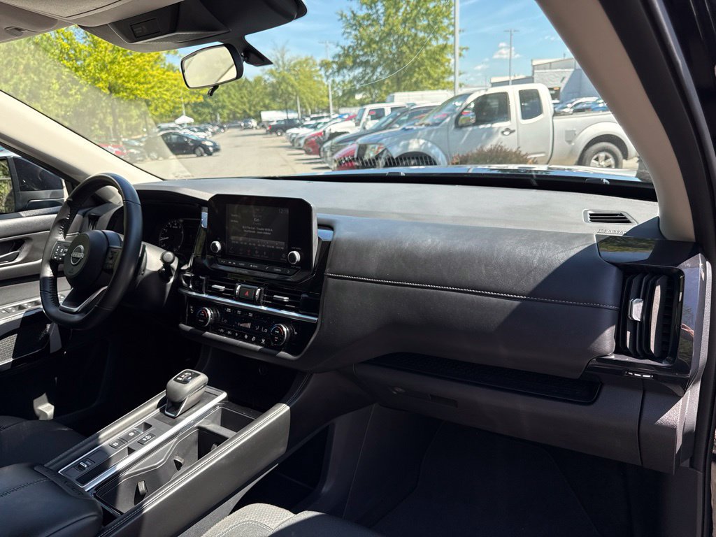 Certified 2025 Nissan Pathfinder SV FWD image 40