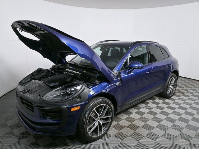 Certified 2025 Porsche Macan AWD image 35