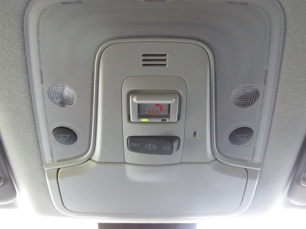 Certified 2022 Toyota Prius LE AWD/4WD image 26