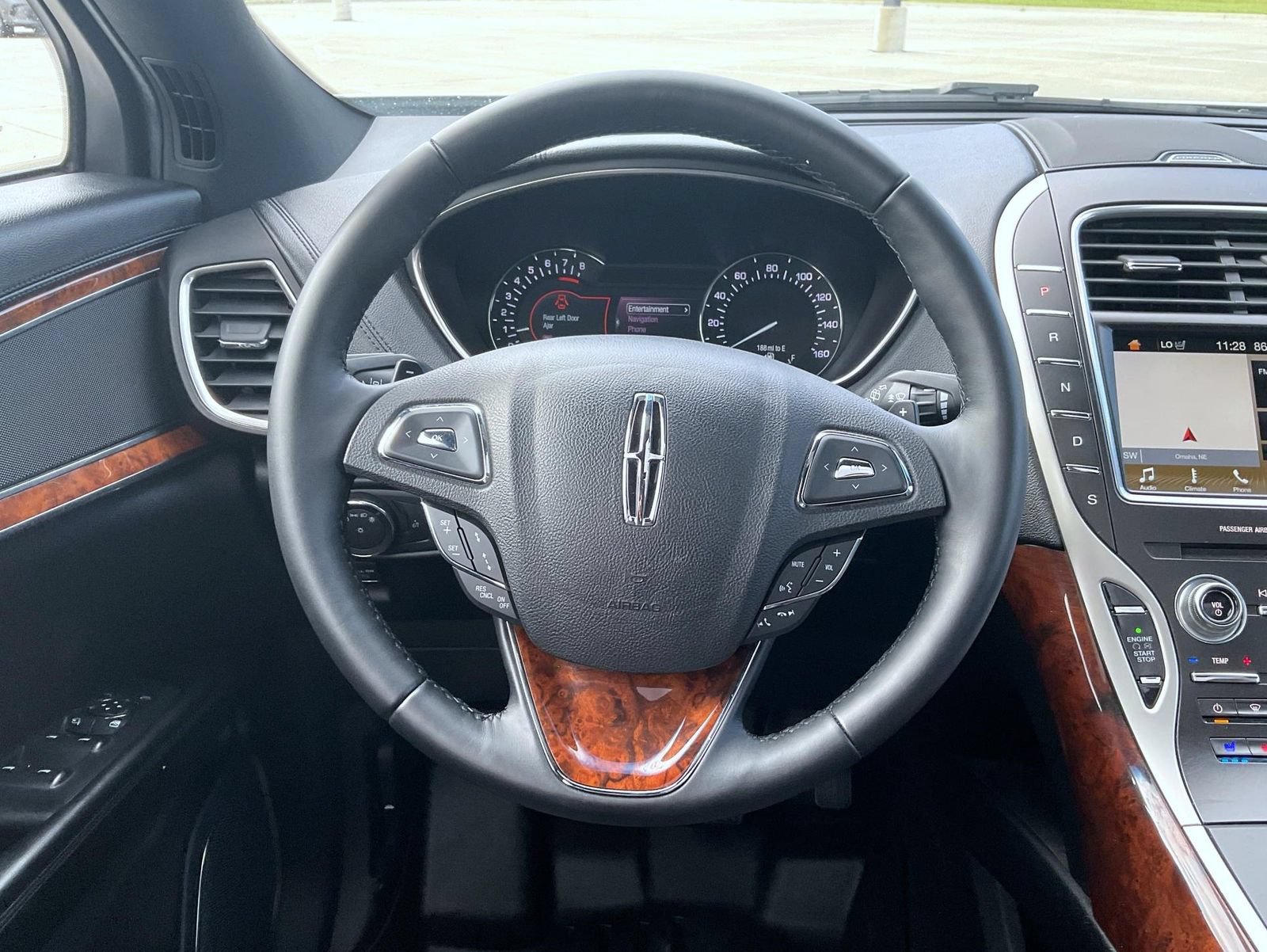 Used 2018 Lincoln MKX Reserve w/ Driver Assistance Package AWD/4WD image 13