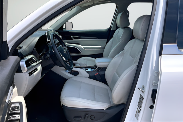 Used 2020 Kia Telluride S w/ S 8 Passenger Seating Package FWD image 18