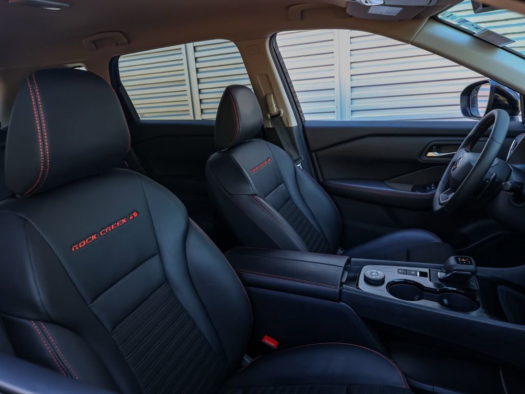 Used 2025 Nissan Rogue SV image 21