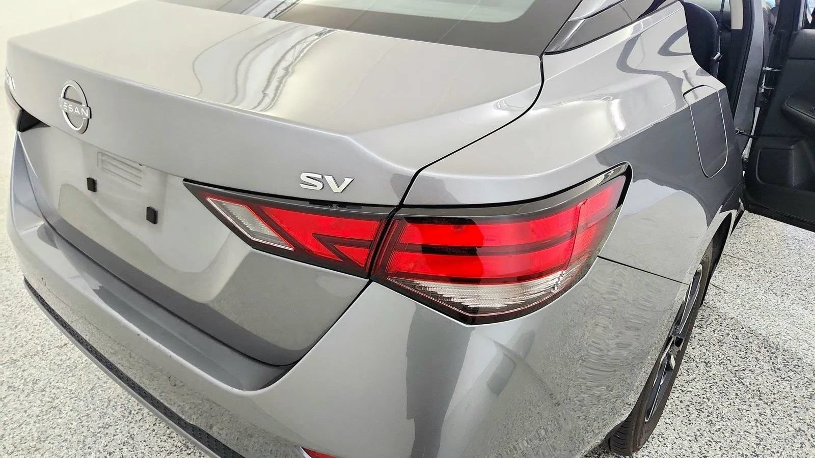 Used 2024 Nissan Sentra SV FWD image 31