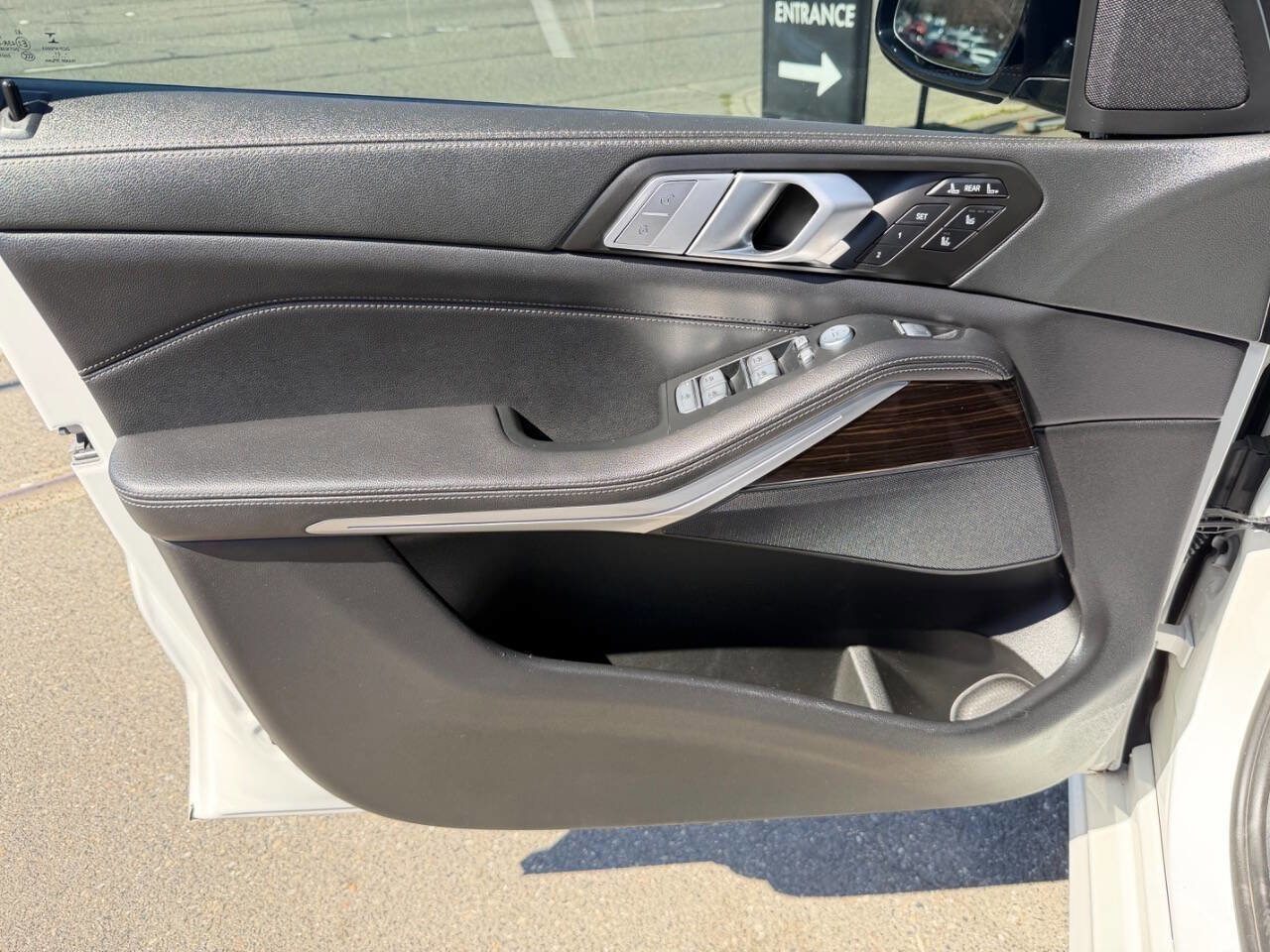 Used 2021 BMW X7 xDrive40i w/ M Sport Package image 48