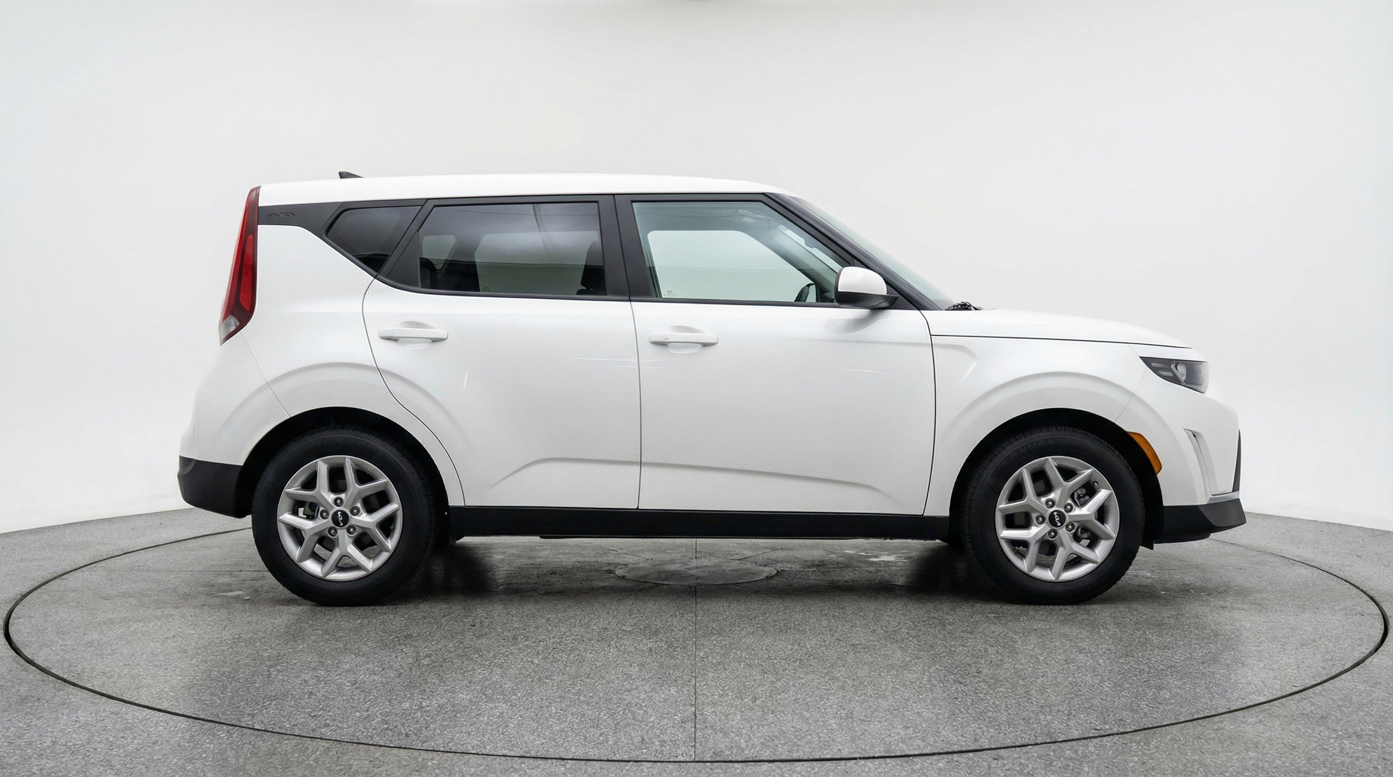 Used 2025 Kia Soul LX w/ LX Technology Package image 11