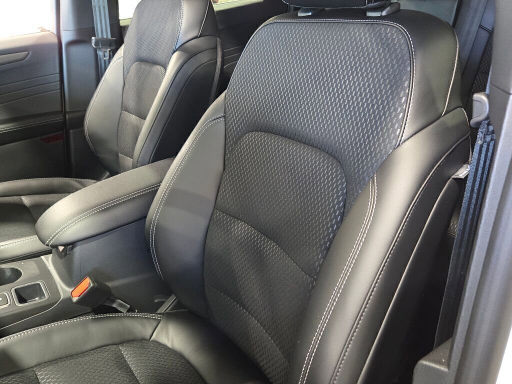 New 2025 Ford Escape SE image 30