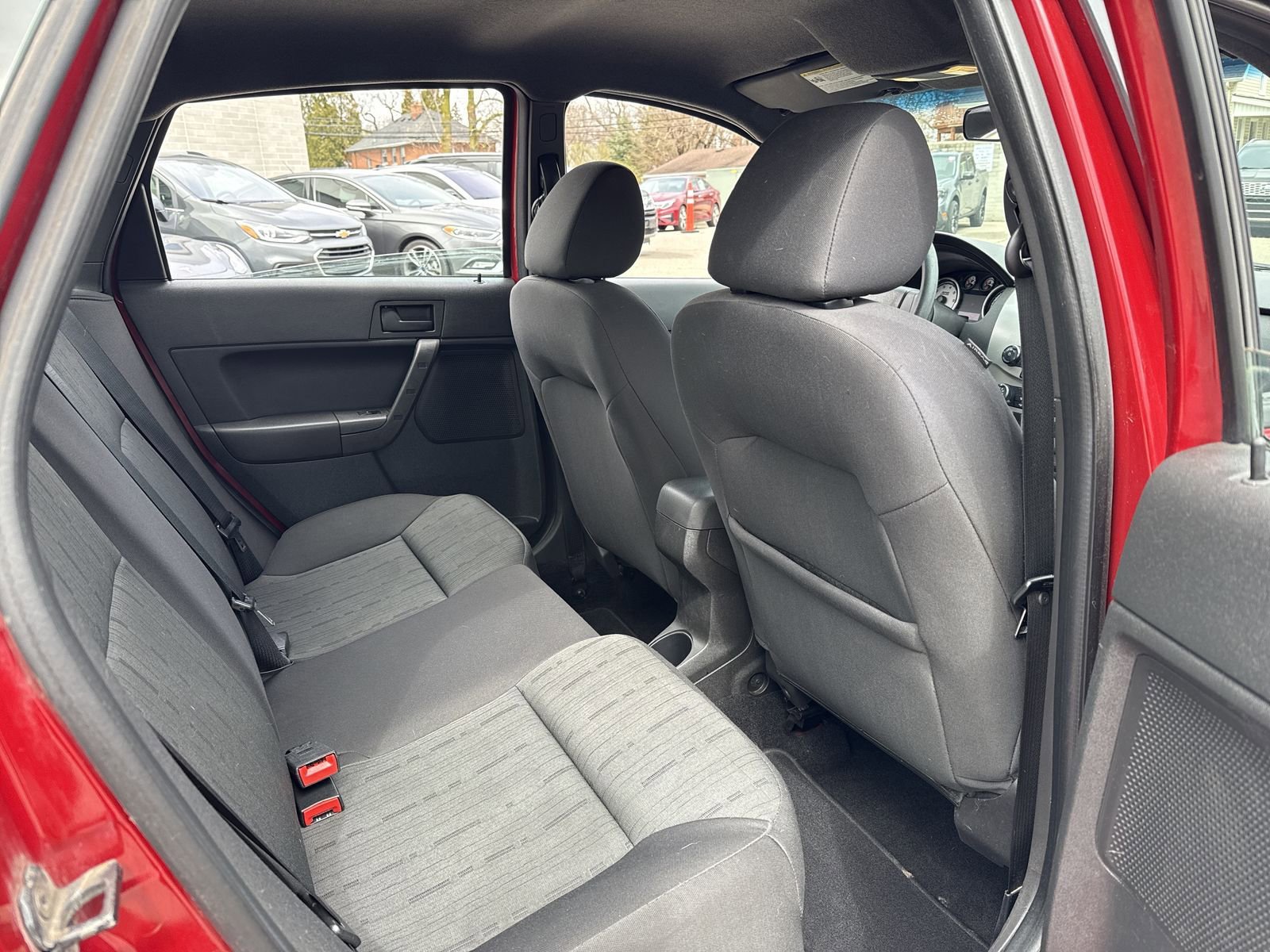 Used 2011 Ford Focus SE image 23