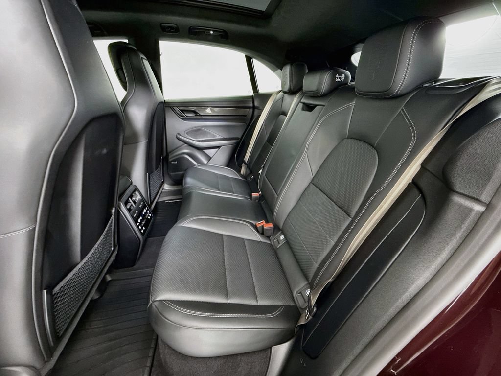 Certified 2025 Porsche Macan Turbo Electric AWD/4WD image 24