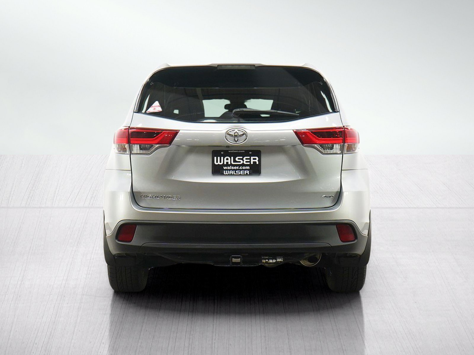 Used 2017 Toyota Highlander LE AWD/4WD image 4
