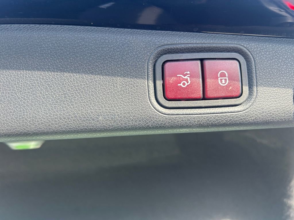 Used 2017 Mercedes-Benz E 300 4MATIC image 22