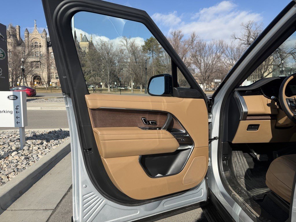 Used 2023 Land Rover Range Rover SE image 13