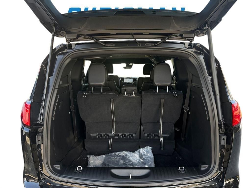 New 2026 Chrysler Voyager LX image 29