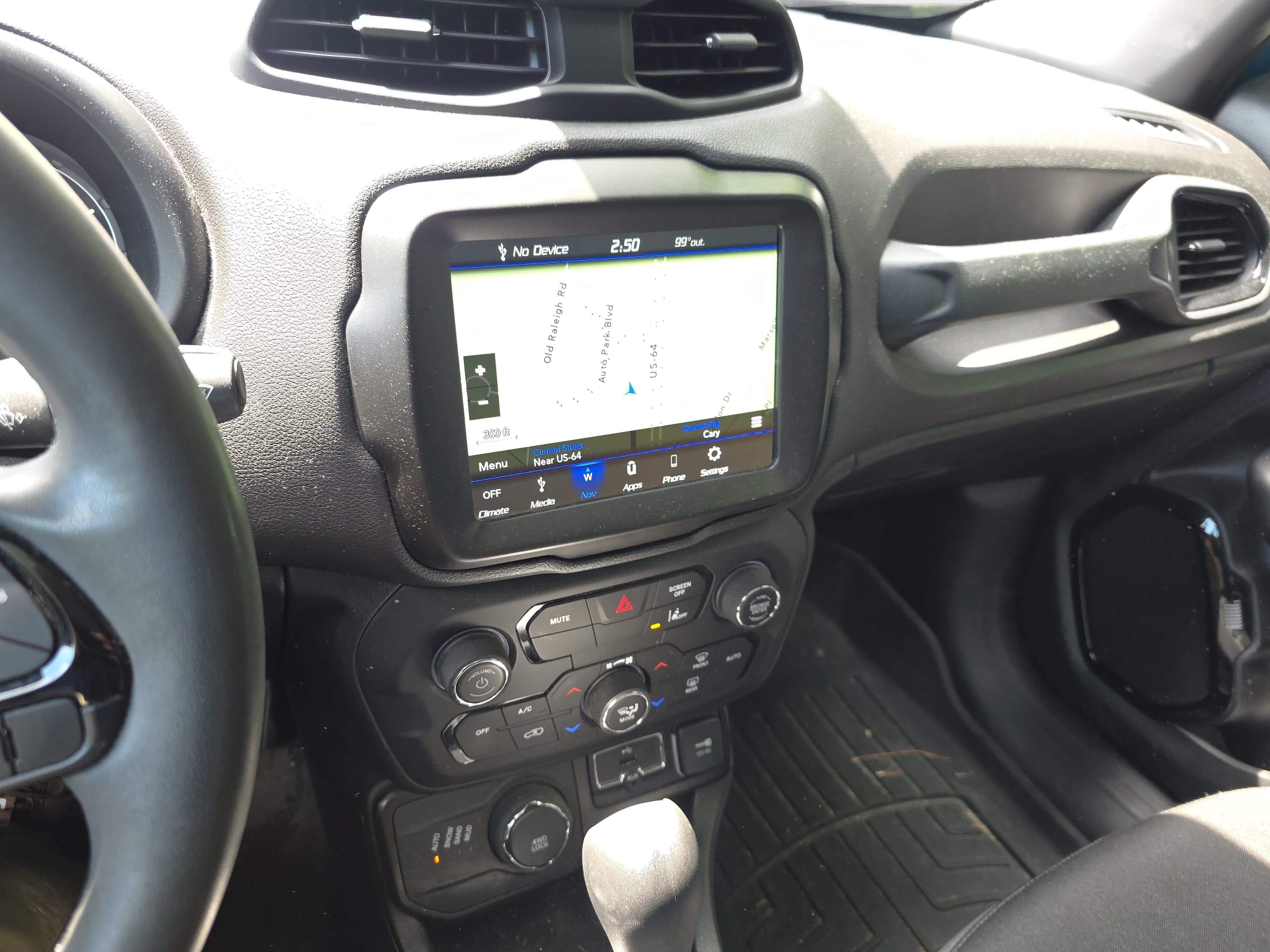 Used 2022 Jeep Renegade Altitude w/ Sun/Sound Group AWD/4WD image 6