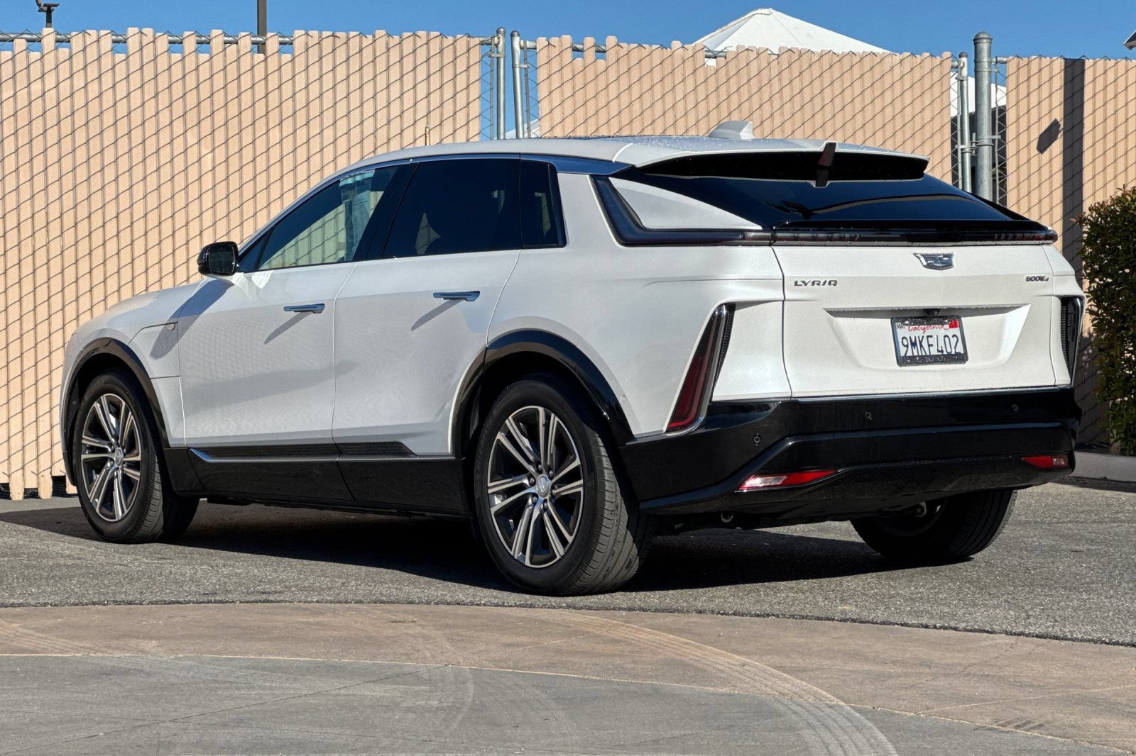 Certified 2024 Cadillac Lyriq Luxury AWD/4WD image 6
