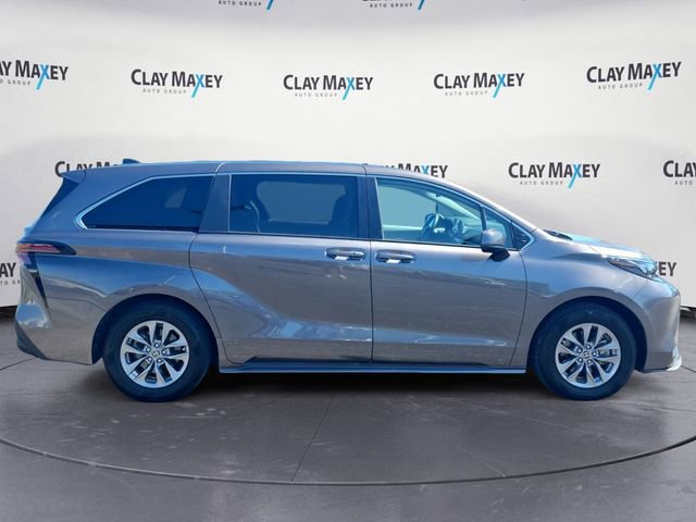 Used 2024 Toyota Sienna LE FWD image 6