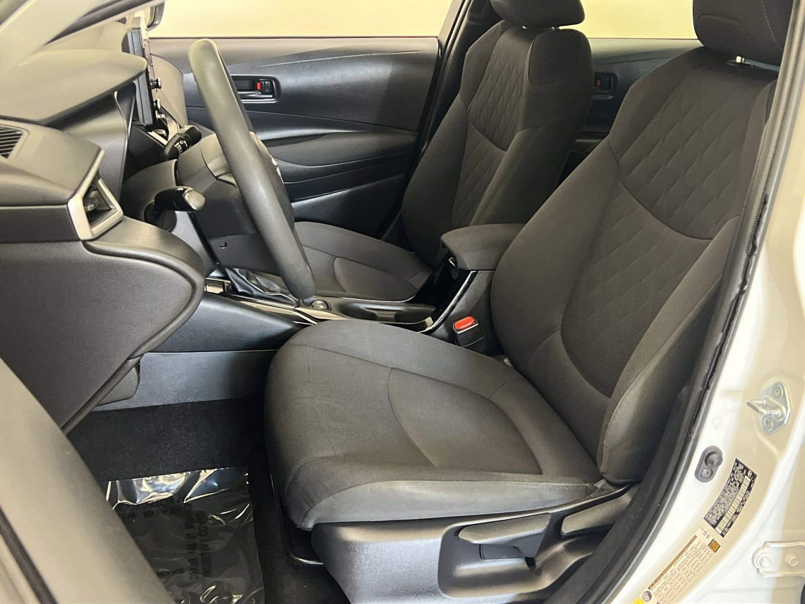 Used 2022 Toyota Corolla LE image 11