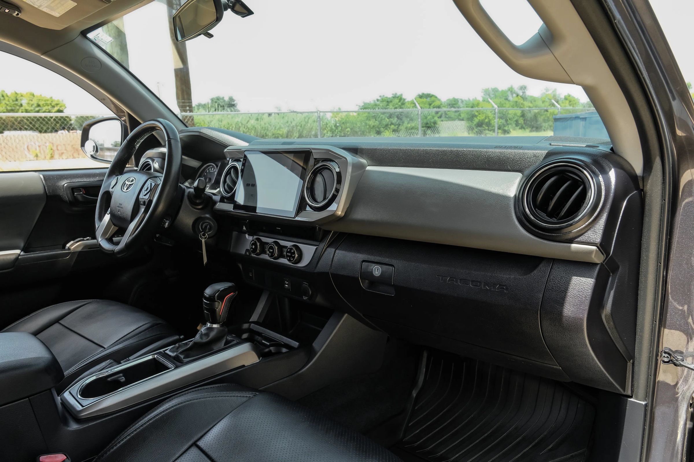 Used 2017 Toyota Tacoma SR5 RWD image 14
