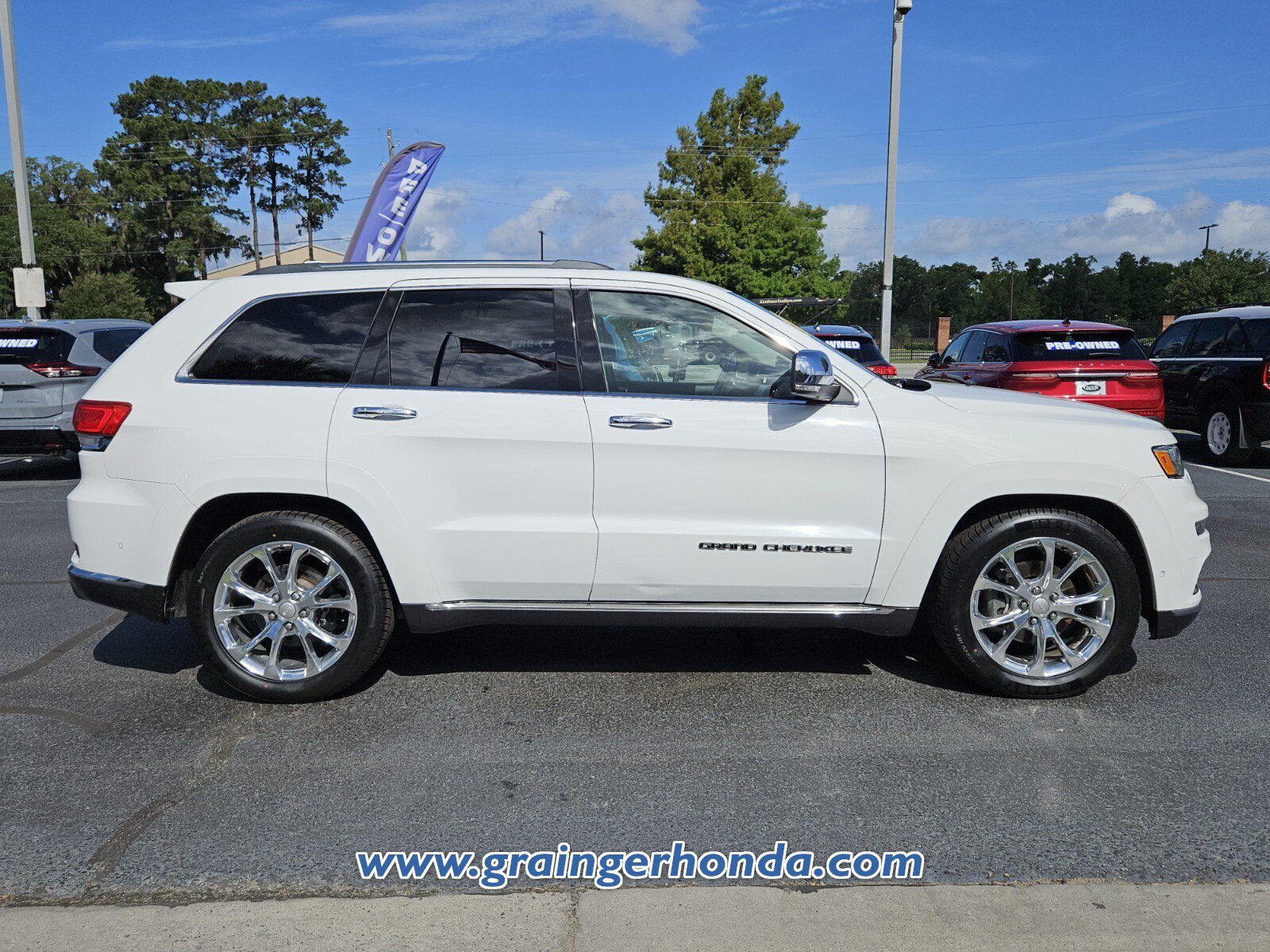 Used 2020 Jeep Grand Cherokee Summit AWD/4WD image 6