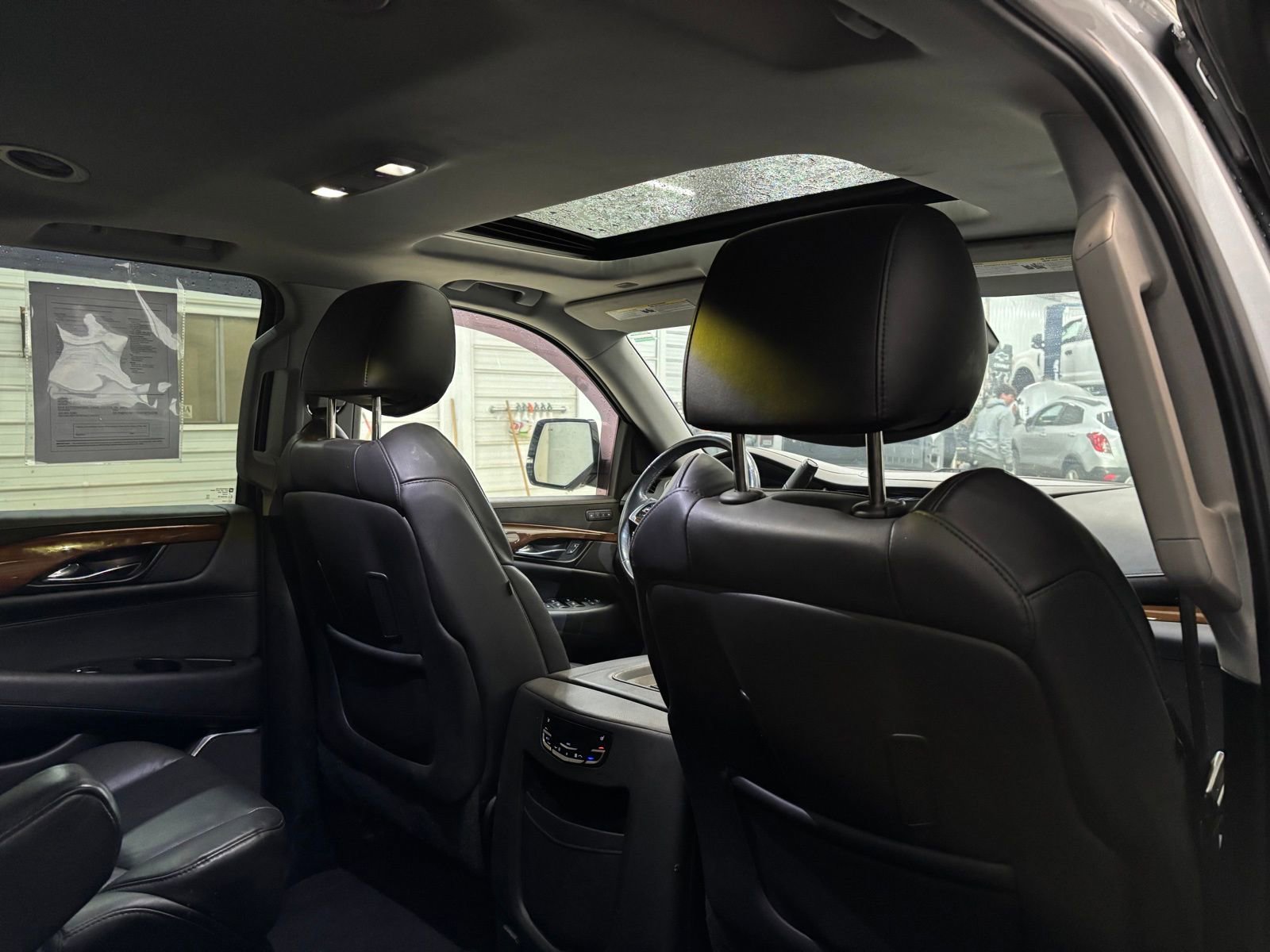 Used 2020 Cadillac Escalade ESV Luxury image 32