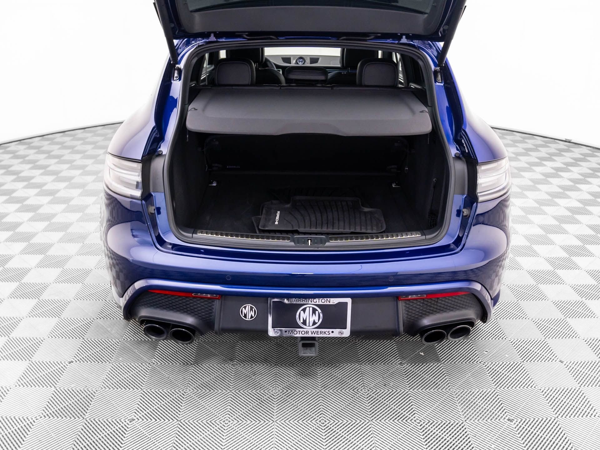 Certified 2025 Porsche Macan GTS image 32