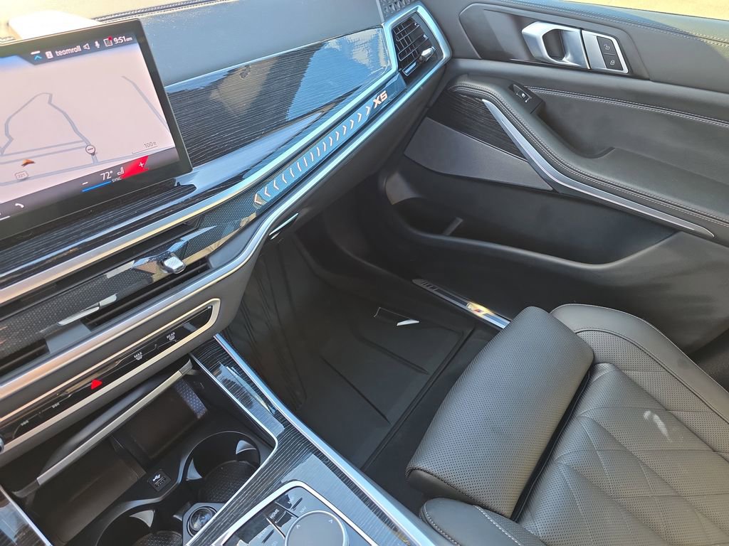 Used 2025 BMW X5 xDrive40i w/ M Sport Package image 33