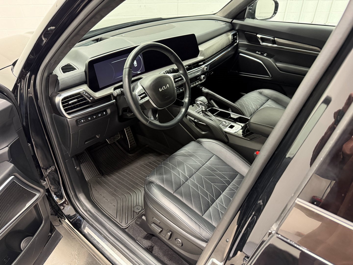 Used 2025 Kia Telluride SX Prestige X-Line image 11