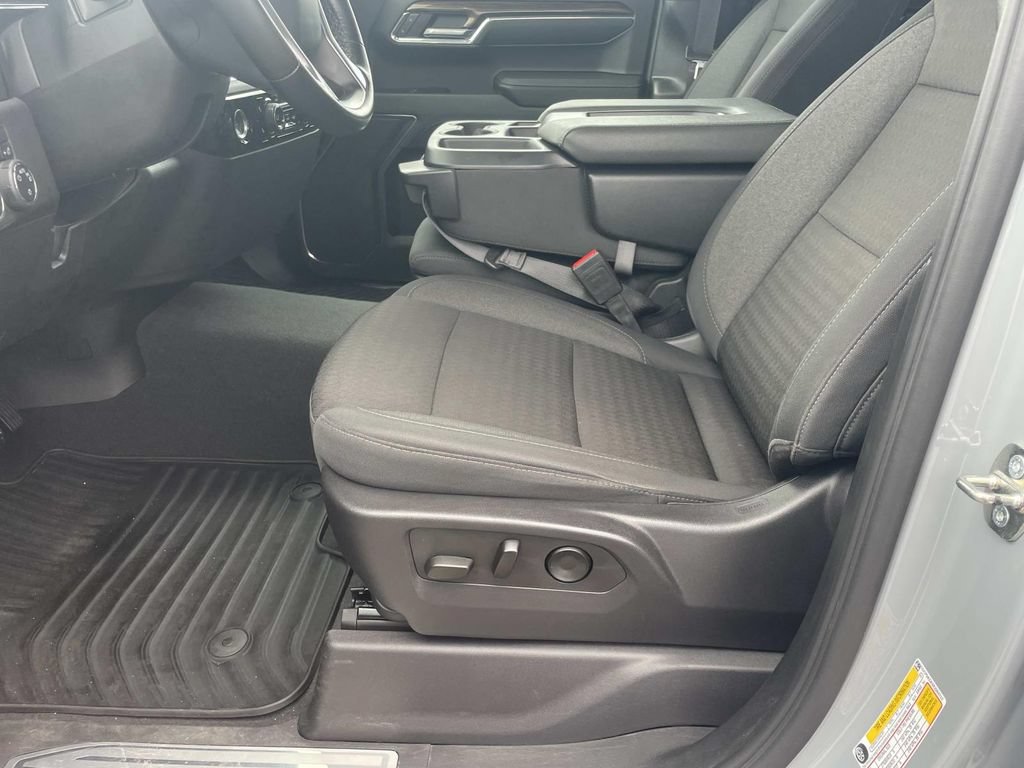 Used 2024 Chevrolet Silverado 1500 LT AWD/4WD image 16