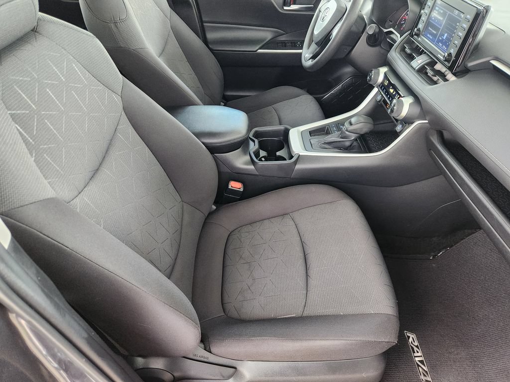 Used 2021 Toyota RAV4 XLE w/ Convenience Package FWD image 13