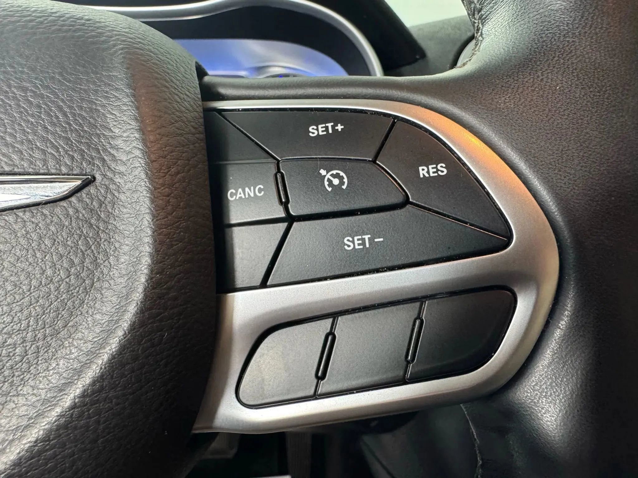 Used 2018 Chrysler 300 Limited image 16