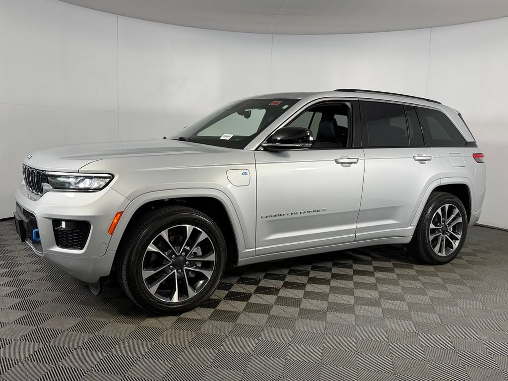 Used 2023 Jeep Grand Cherokee Overland AWD/4WD image 3