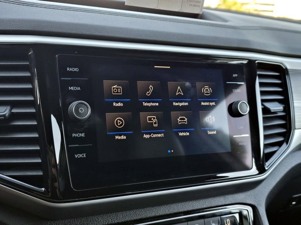 Used 2023 Volkswagen Atlas Cross Sport SE w/ Panoramic Sunroof Package image 14