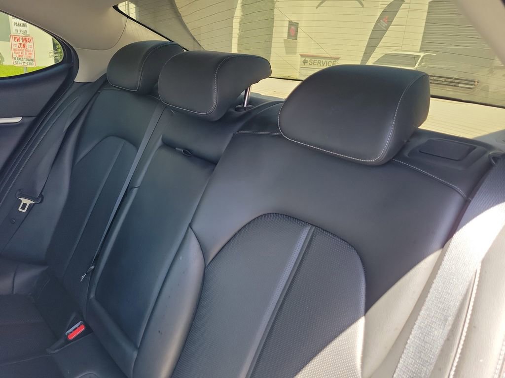 Used 2020 Genesis G70 2.0T RWD image 12