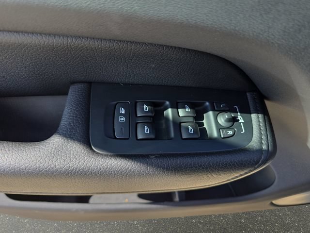 Used 2022 Volvo XC60 T8 Inscription Expression w/ Advanced Package AWD/4WD image 31