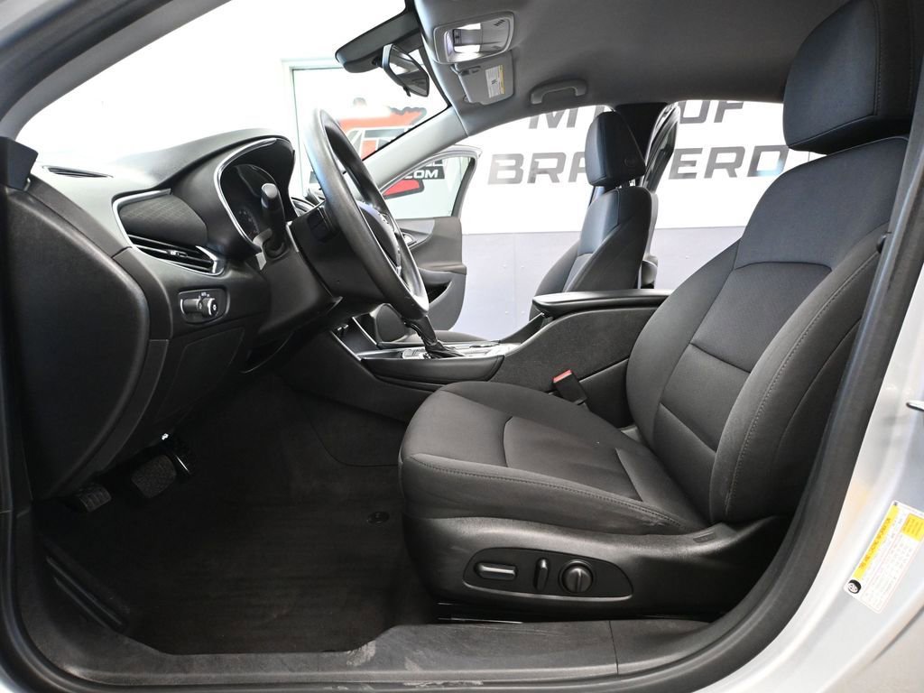 Used 2018 Chevrolet Malibu LT w/ LPO, Convenience Package 2 image 21