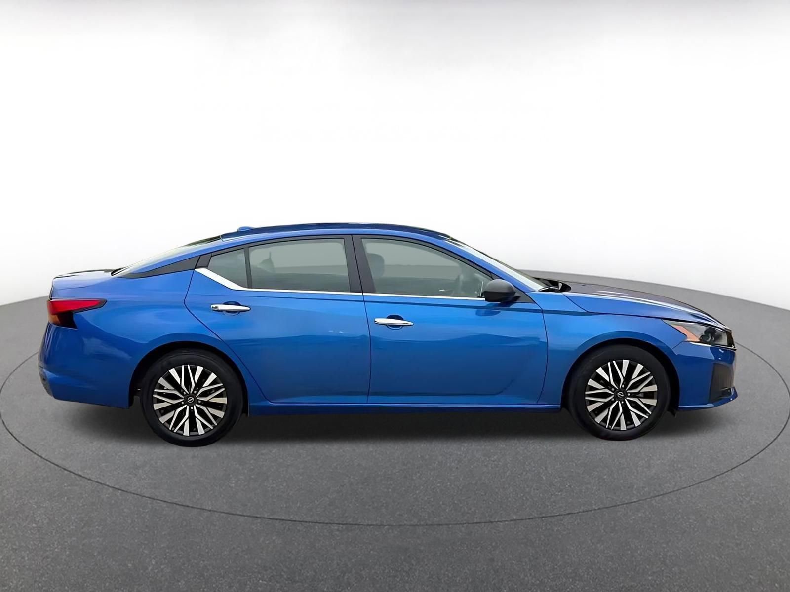 Used 2025 Nissan Altima 2.5 SV FWD image 16