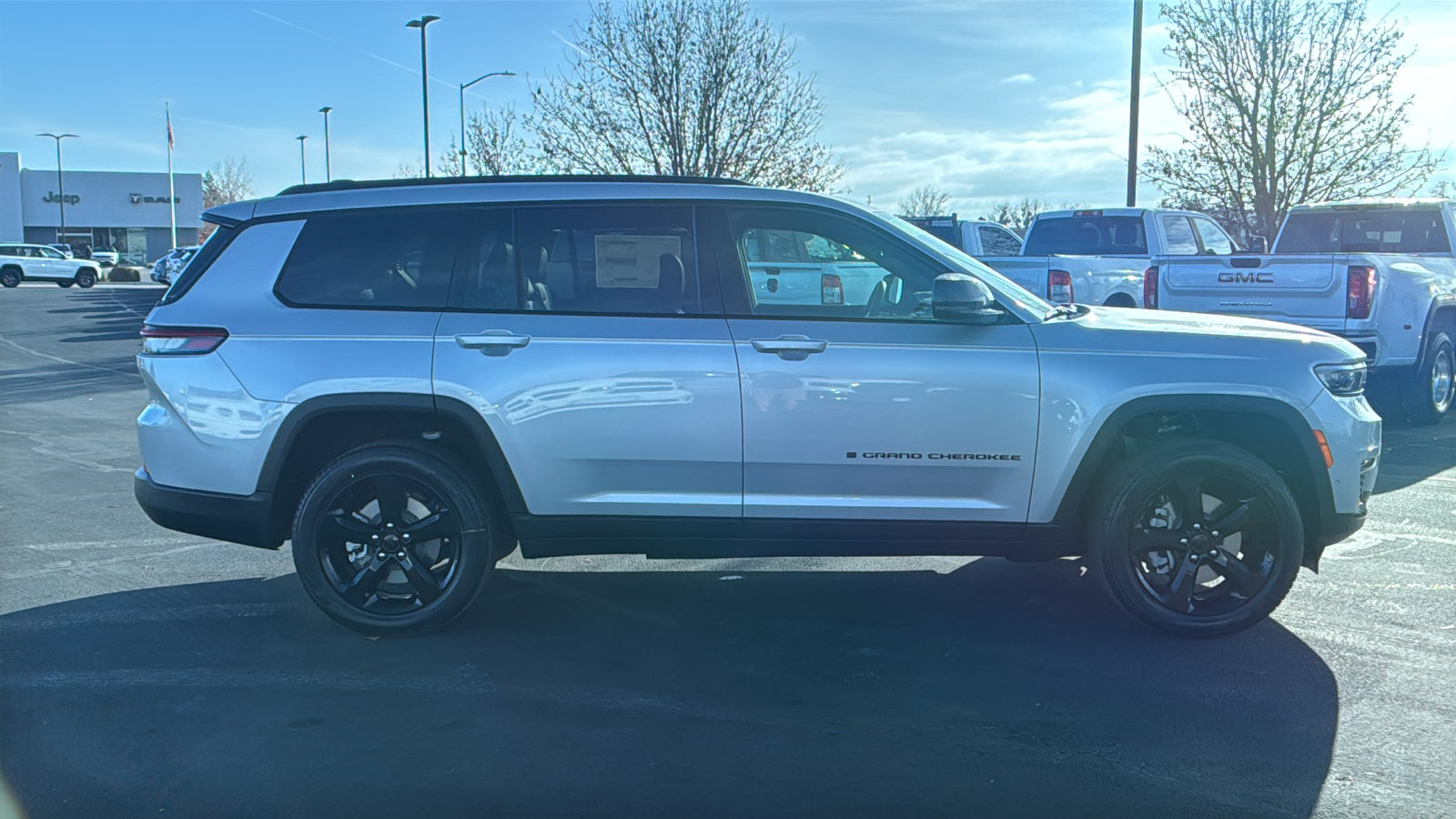 New 2025 Jeep Grand Cherokee L Limited w/ Luxury Tech Group II AWD/4WD image 2