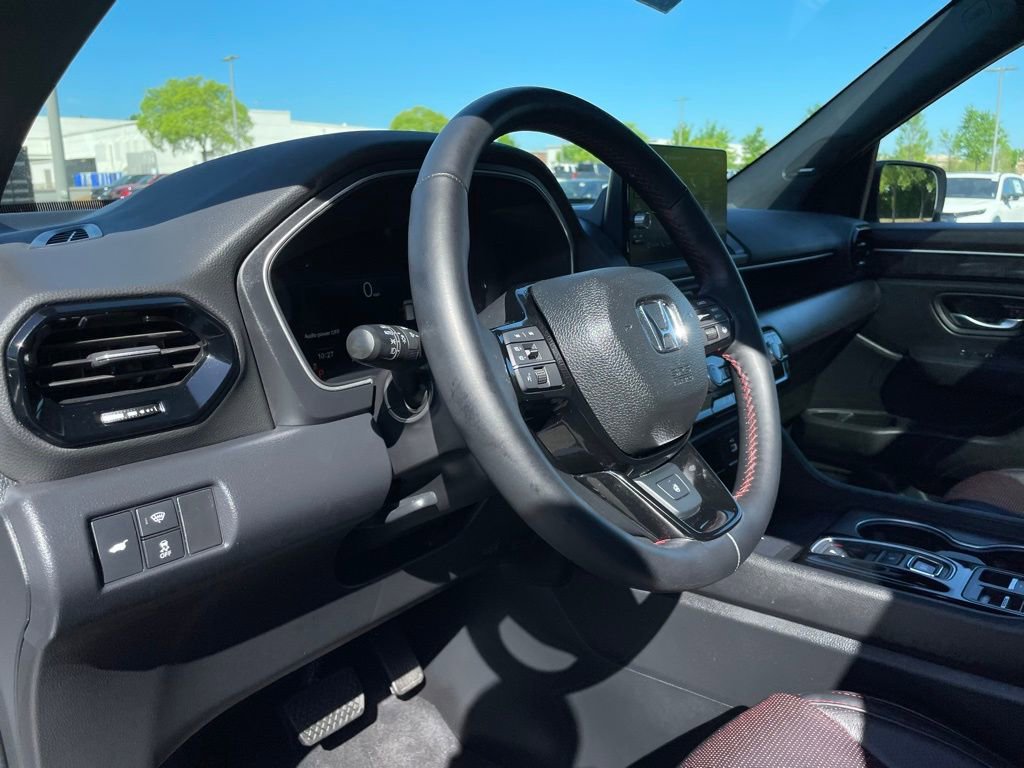 Certified 2025 Honda Pilot Black Edition image 30