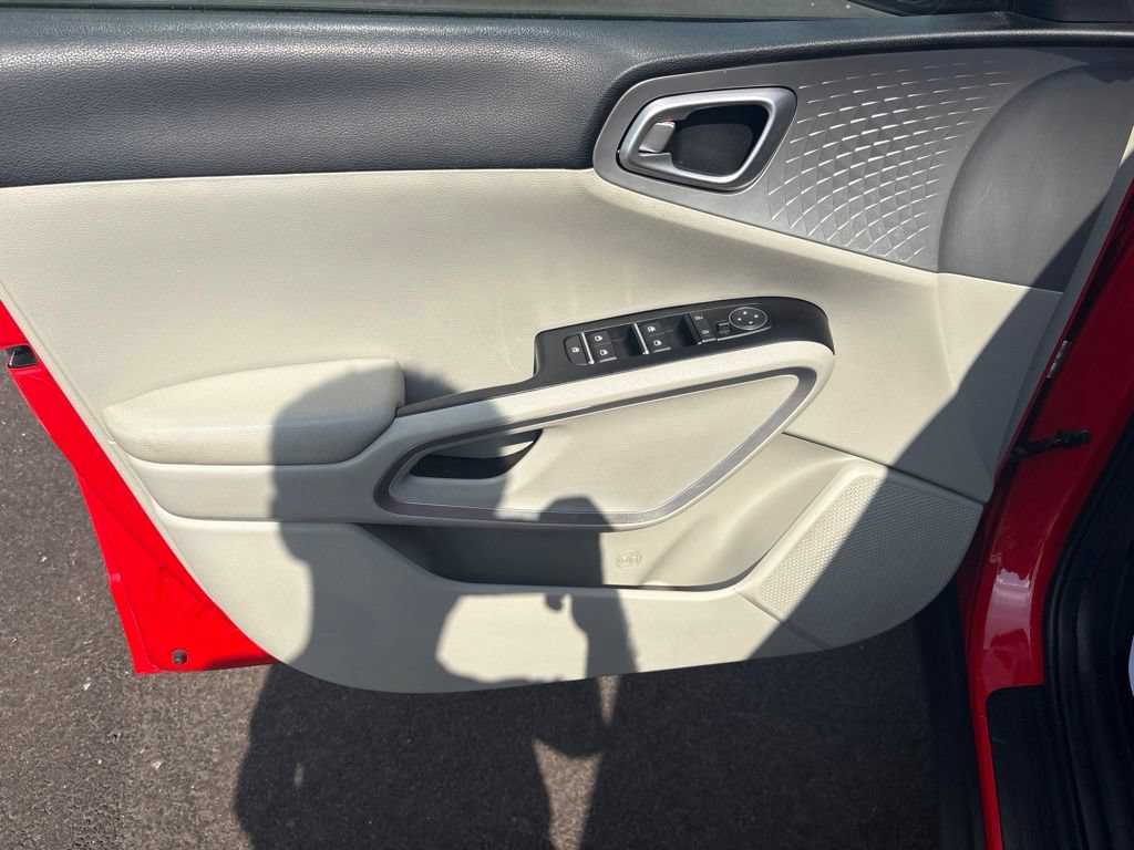 Used 2022 Kia Soul LX FWD image 10