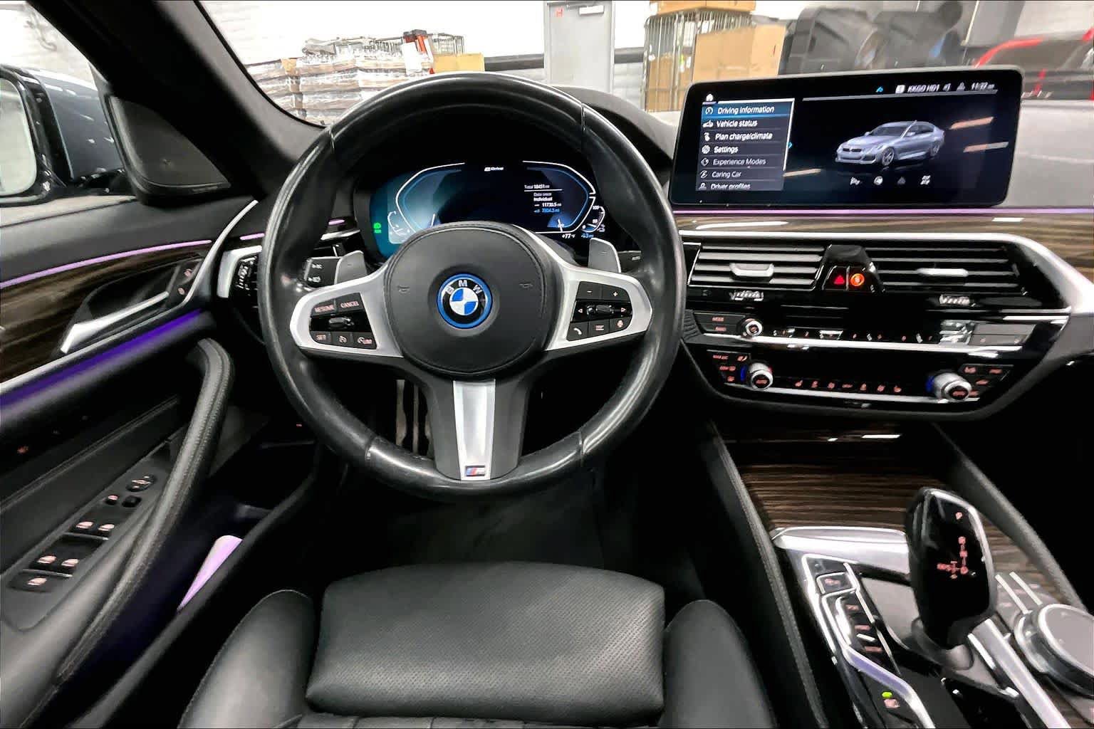Used 2022 BMW 530e w/ Premium Package image 5
