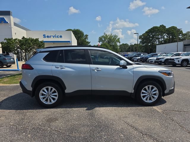 Used 2022 Toyota Corolla Cross LE AWD/4WD image 3
