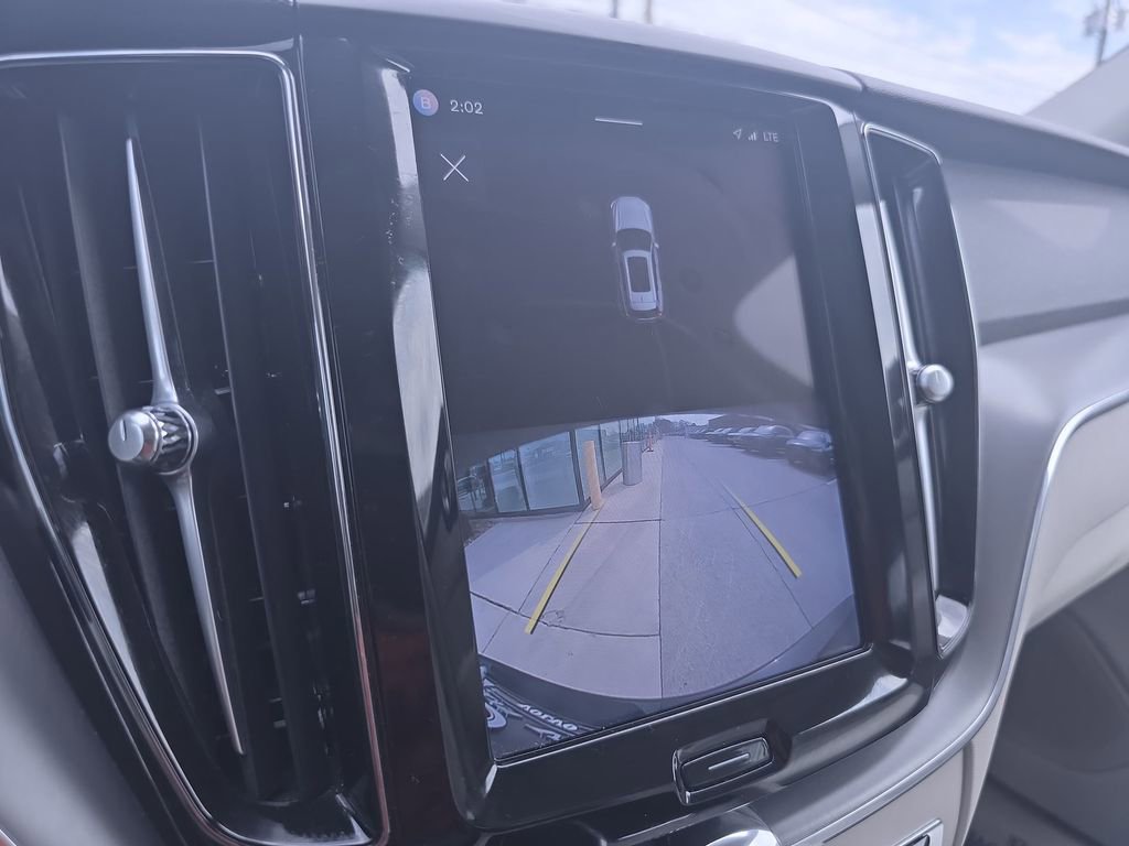 Used 2023 Volvo XC60 B5 Core image 27