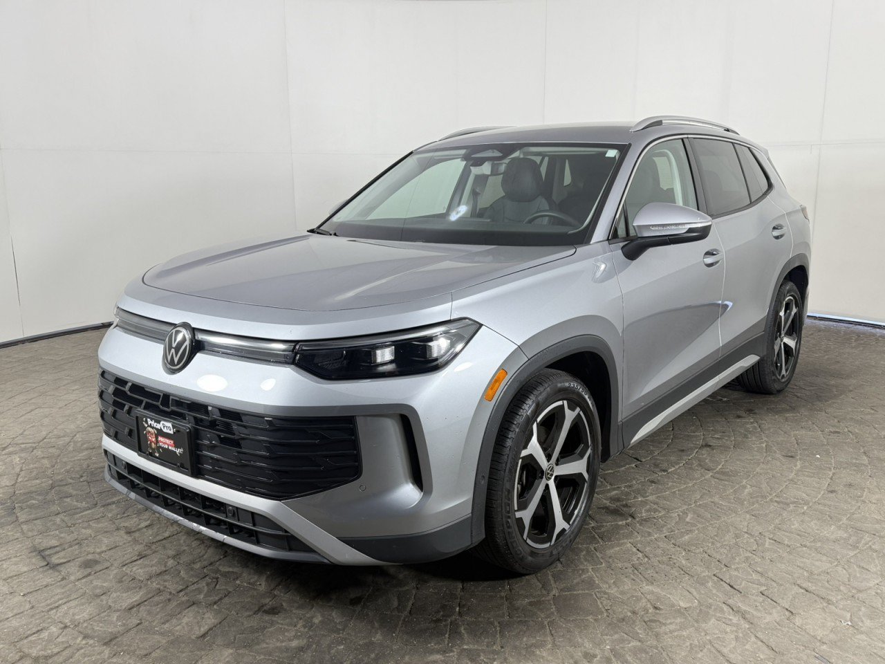 Used 2026 Volkswagen Tiguan SE FWD image 3