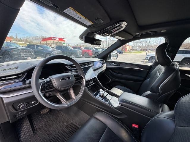 Used 2023 Jeep Grand Cherokee Overland w/ Luxury Tech Group IV AWD/4WD image 40
