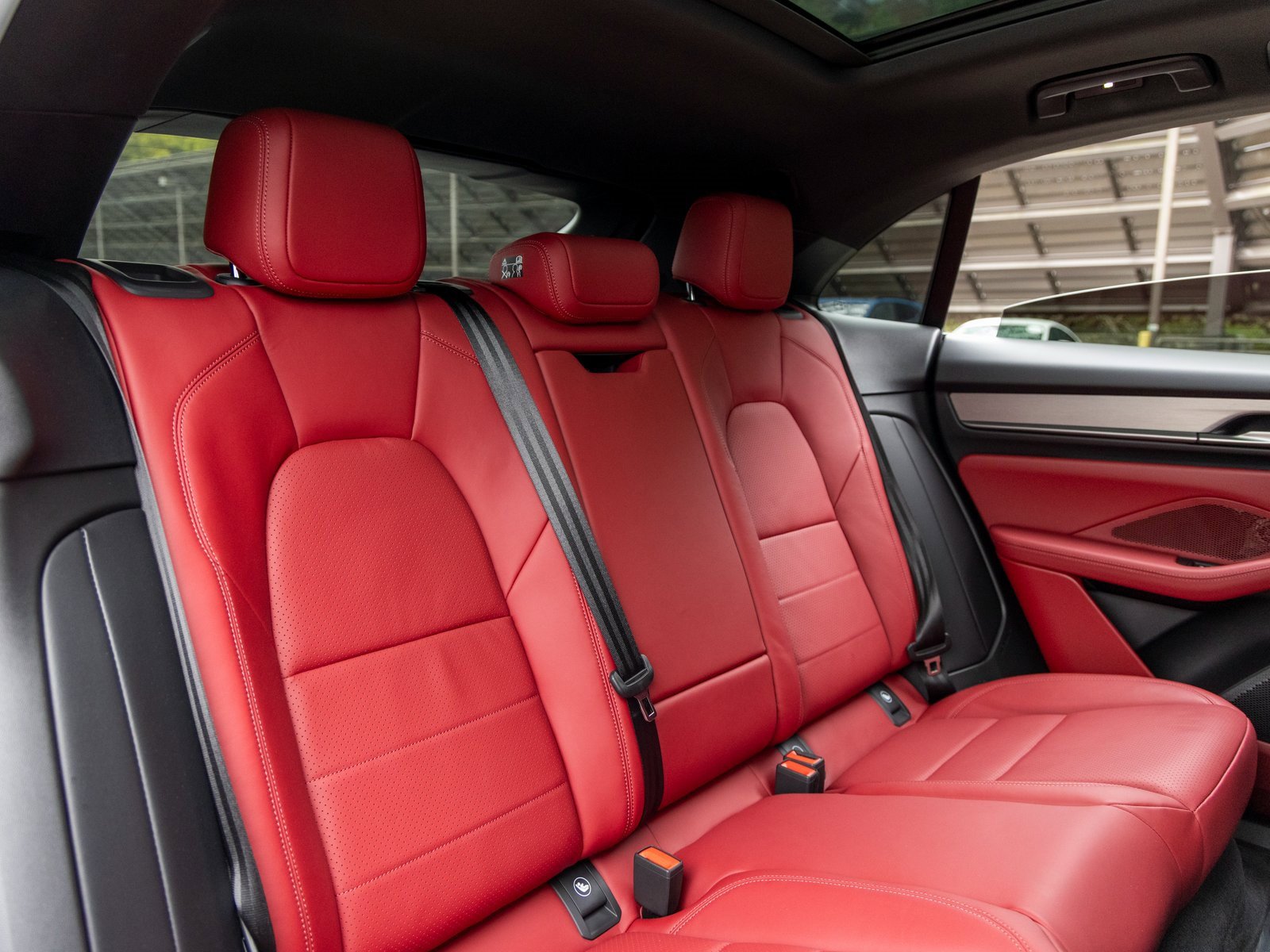 Certified 2024 Porsche Macan 4 Electric image 46