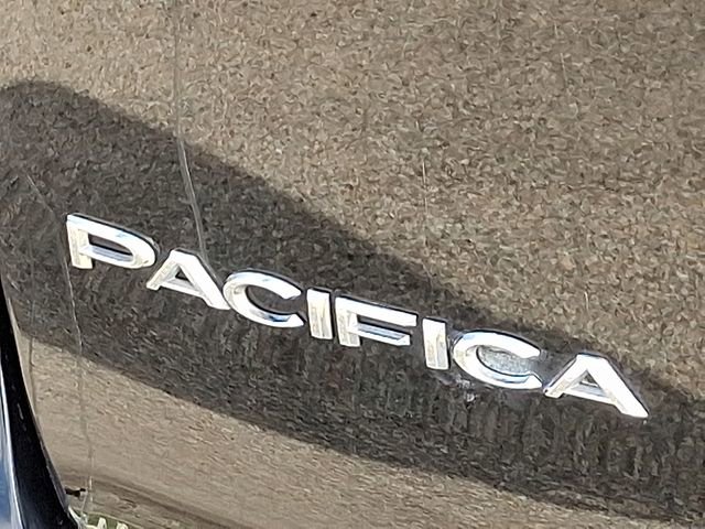 Used 2025 Chrysler Pacifica Select image 29