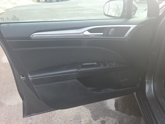 Used 2020 Ford Fusion SE image 20