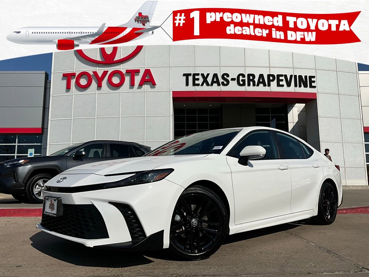 Used 2025 Toyota Camry SE image 1